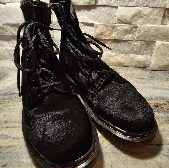 Dr. Martens MADE IN ENGLAND, Black "Pony Fur", 8 eyelet boot - Picture 4 of 8